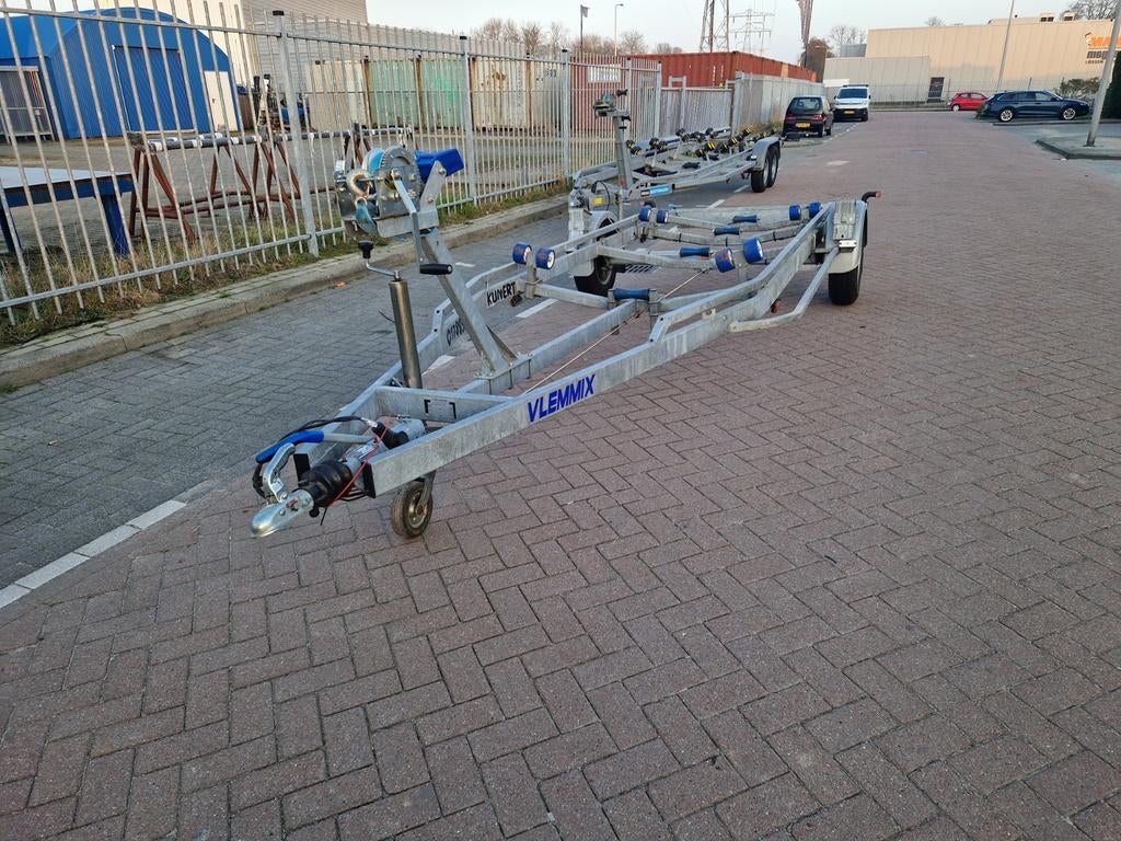Vlemmix trailer met een 1800KG as en kenteken!!!