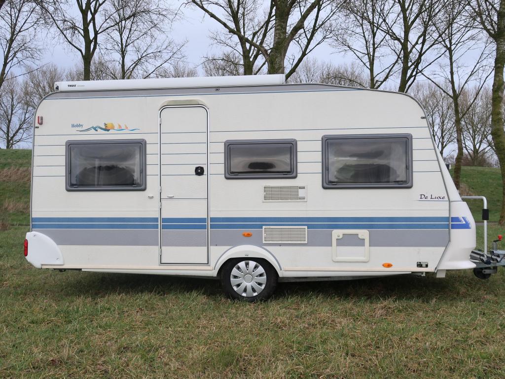 Hobby De Luxe 450 UF / Thule luifel / voortent, Caravans en Kamperen, Caravans, Rondzit, Hobby, Bedrijf, 750 - 1000 kg