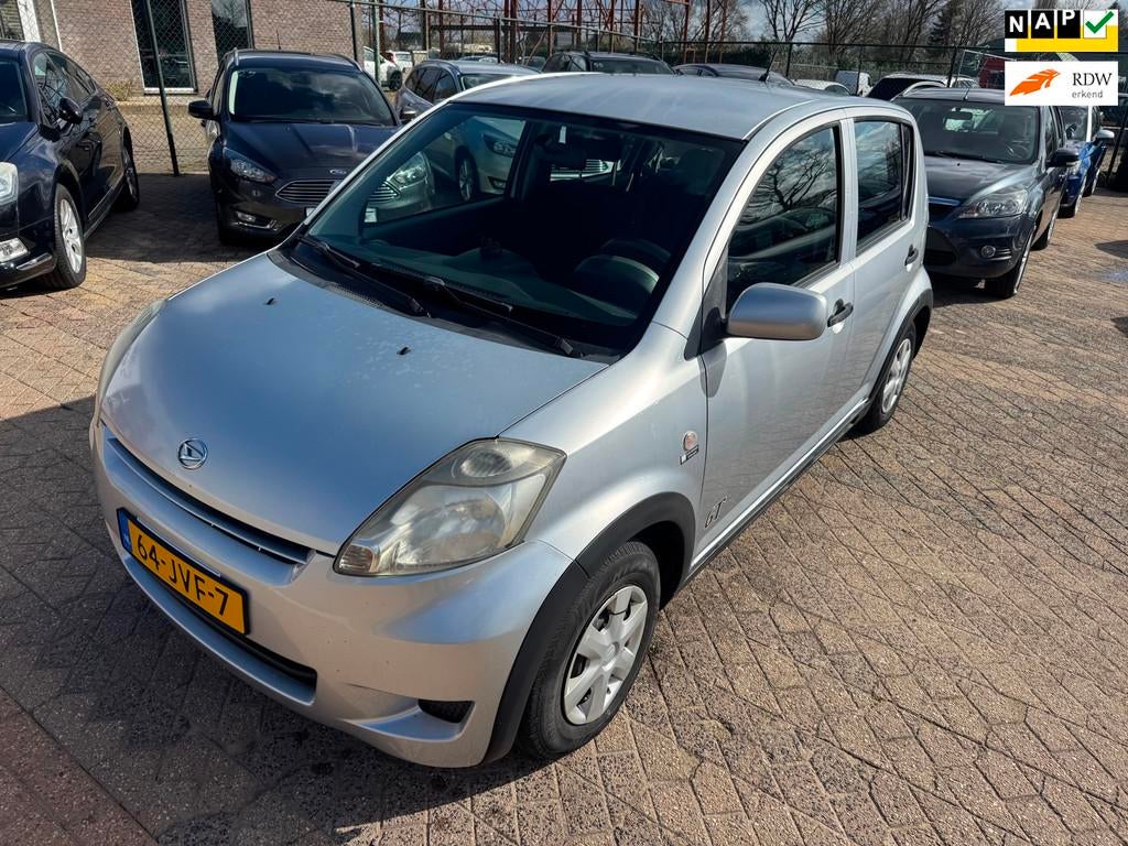 Daihatsu Sirion 2 1.0-12V GT-LINE NIEUWE APK NAP EL RAMEN, Auto's, Daihatsu, Voorwielaandrijving, Gebruikt, Bedrijf, Handgeschakeld