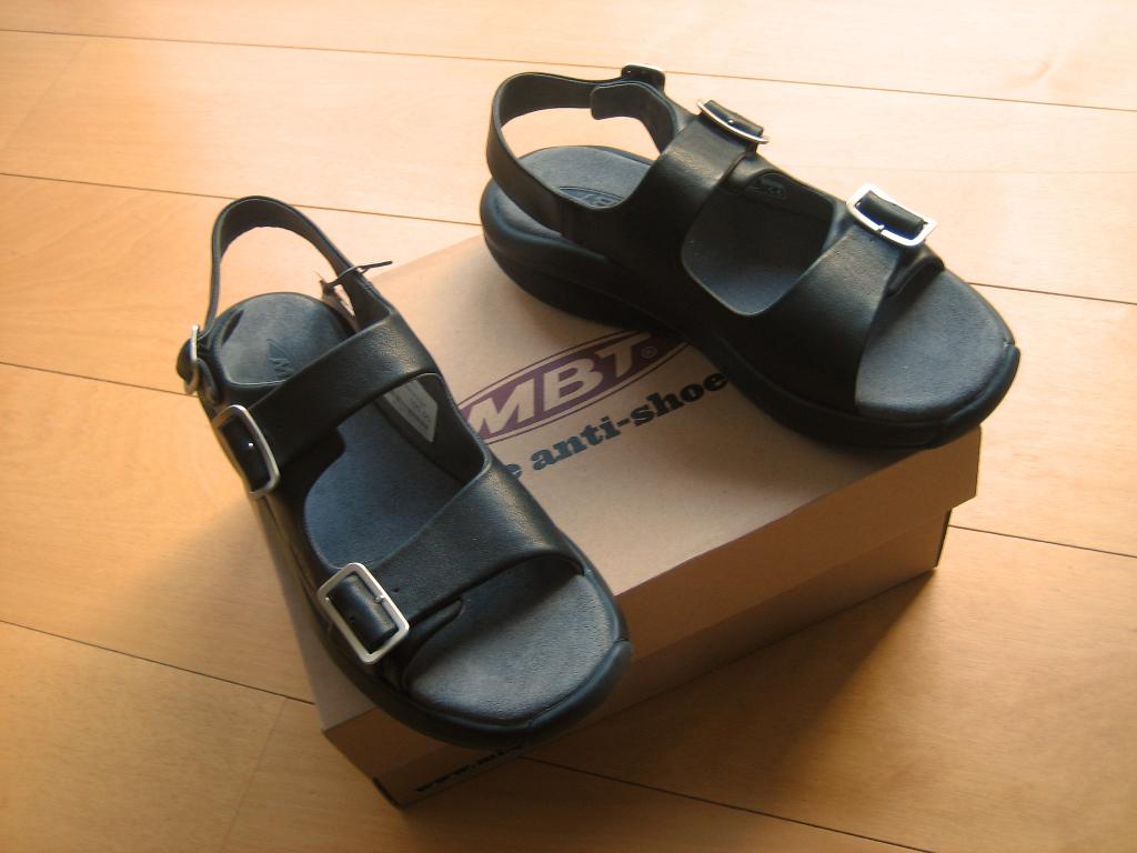 Nieuw! Zwart leren SHAPE-UP sandaal MBT SWISS 42 snazzeys, Verzenden, MBT Swiss, Zwart, Nieuw