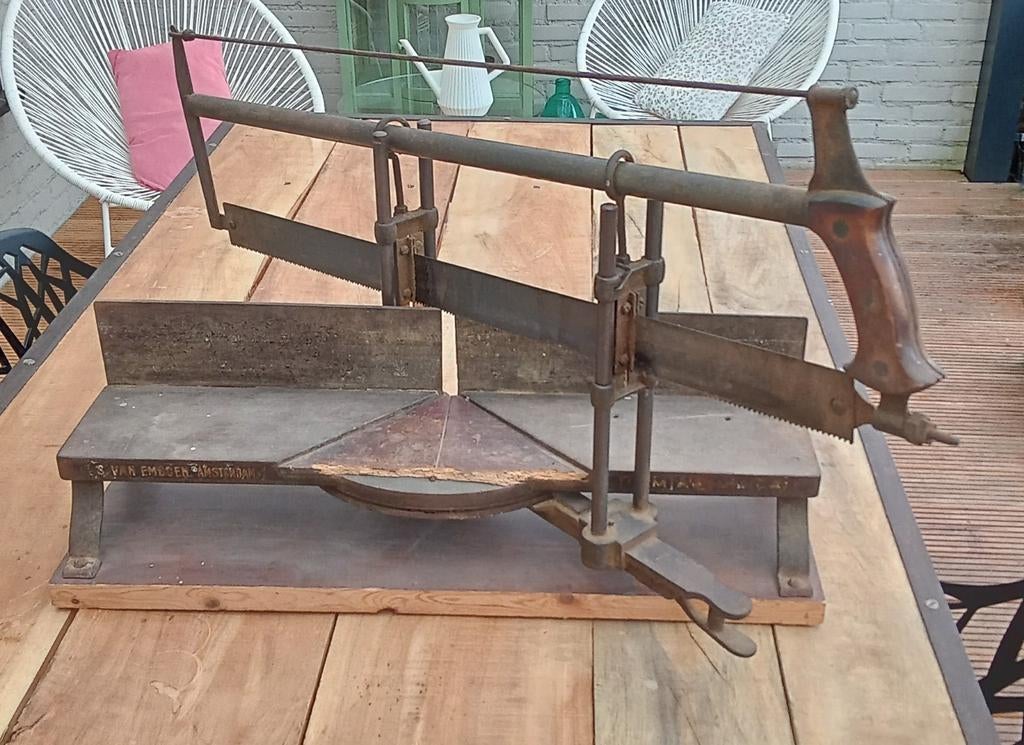Antieke S. van Embden Verstekzaag., Ophalen