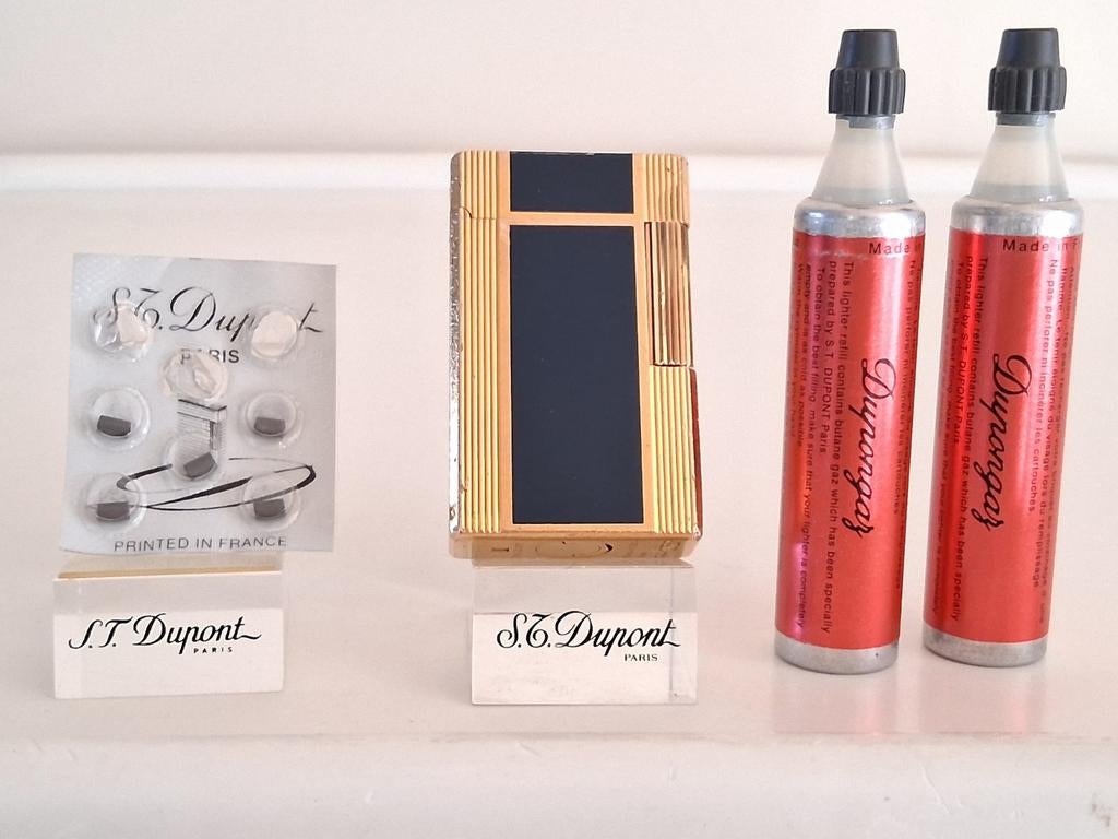 Dupont Aansteker L1 Chinese Lak Kleur Blauw., Verzamelen, Rookartikelen, Aanstekers en Luciferdoosjes, Ophalen of Verzenden, Gebruikt