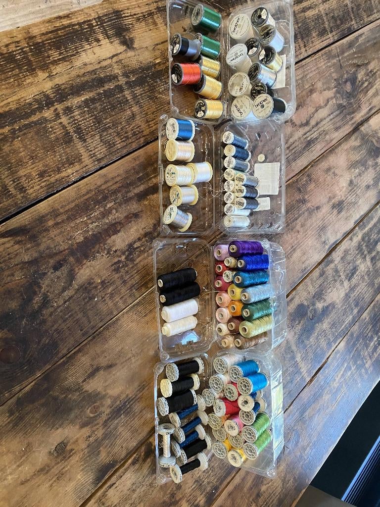 Borduurgaren voor Borduurmachine md 70 klosjes, Ophalen of Verzenden, Zo goed als nieuw, Machineborduren, Borduurgaren of Zijde