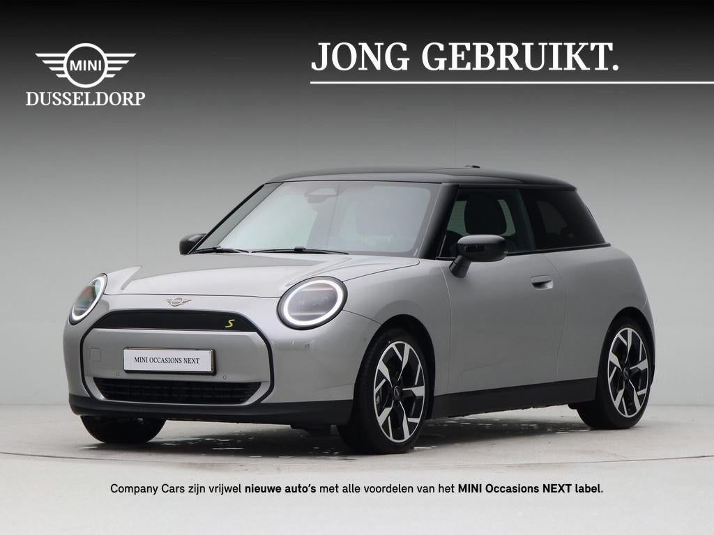 MINI Cooper SE Classic Pakket M (bj 2025, automaat), 402 km, Gebruikt, Zwart, Met garantie (alle)