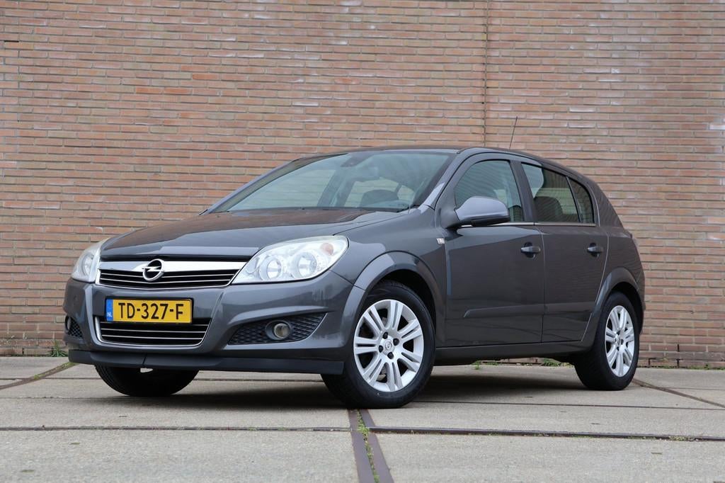 Opel Astra 1.4 Selection |Climate|Cruise|, Gebruikt, Zwart, 4 cilinders, Leder en Stof