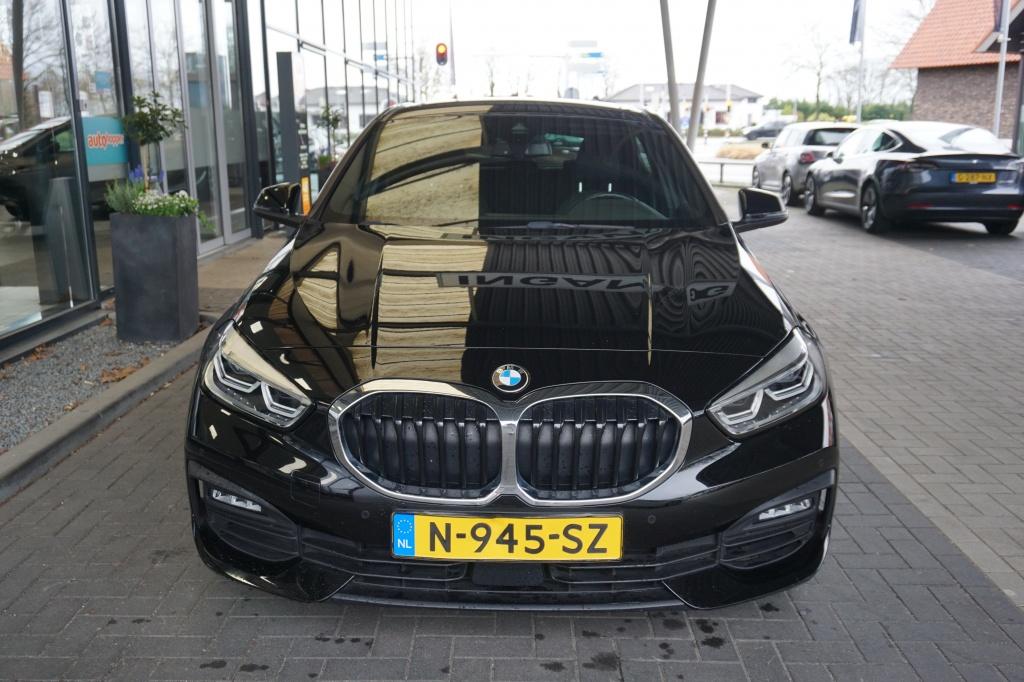 BMW 1-serie 116i Business Edition | Schuif-/kanteldak | Navi, 1-Serie, 12 maanden, Gebruikt, Zwart