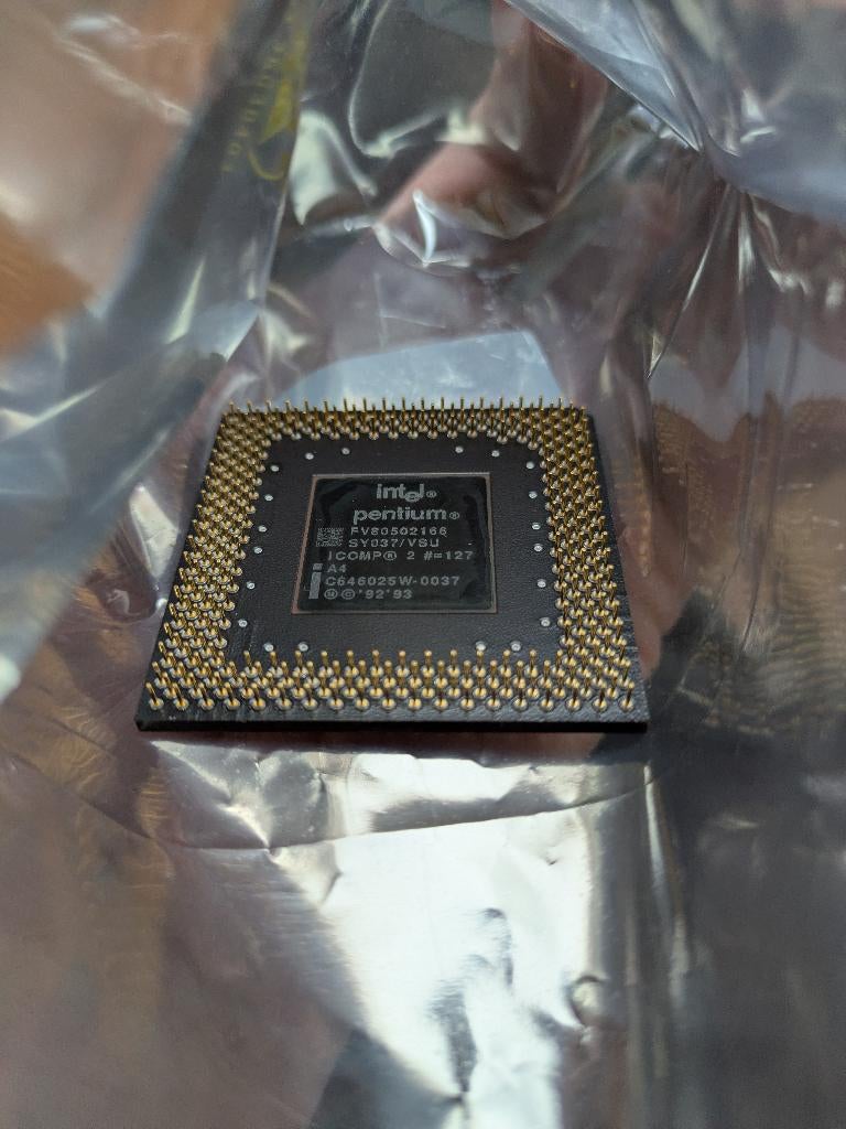 Vintage Intel Pentium CPU 166mhz FV80502166, Computers en Software, Ophalen of Verzenden, Gebruikt, Intel Pentium, Minder dan 2 Ghz