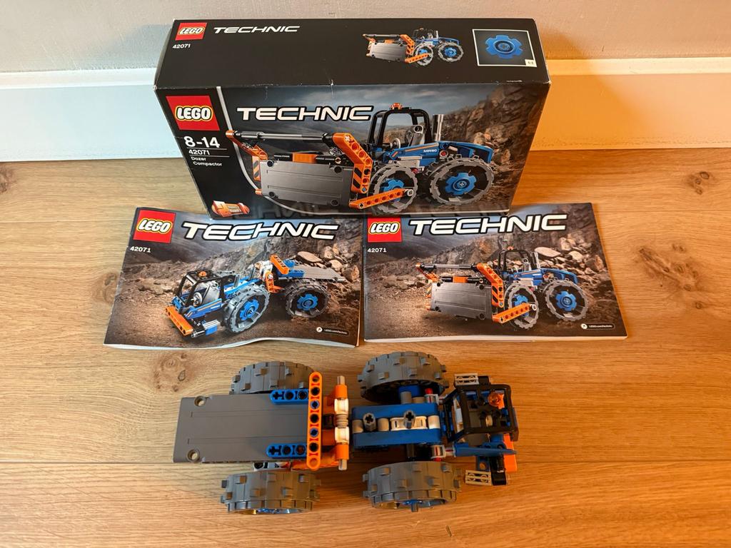 Lego Technic 42071 Dozer Compactor met doos en boekjes, Ophalen of Verzenden, Zo goed als nieuw, Complete set, Lego