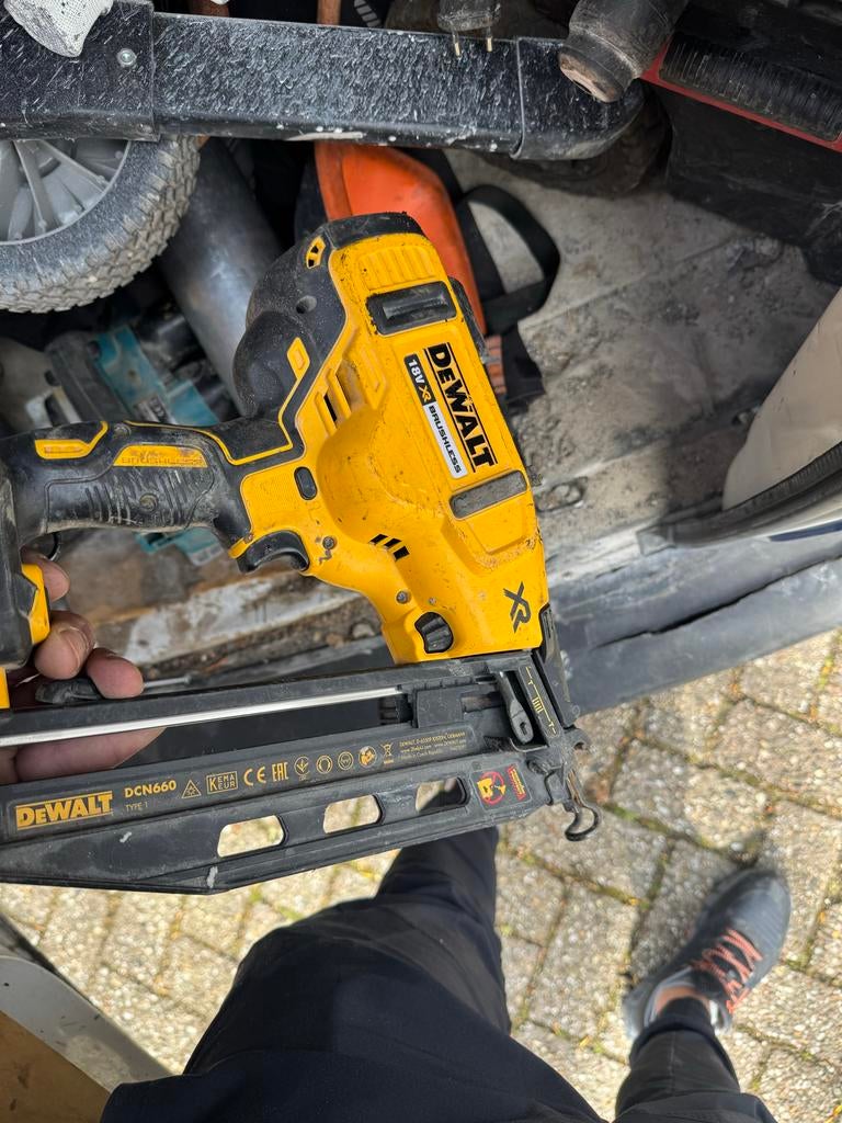 DeWalt DCN660 18V XR Brushless Spijkermachine, Doe-het-zelf en Verbouw, Gereedschap | Handgereedschap, Ophalen of Verzenden, Gebruikt