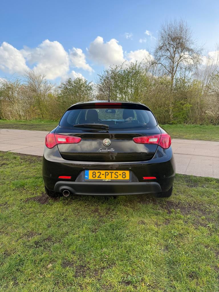 Alfa Romeo Giulietta - 97.600km - 1.4 Turbo 2011 Zwart, Auto's, Alfa Romeo, Voorwielaandrijving, 4 cilinders, Zwart, Origineel Nederlands