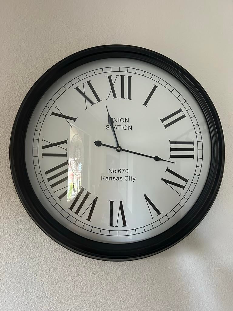 Grote wandklok met Romeinse cijfers (63 cm), Ophalen, Zo goed als nieuw, Analoog, Wandklok