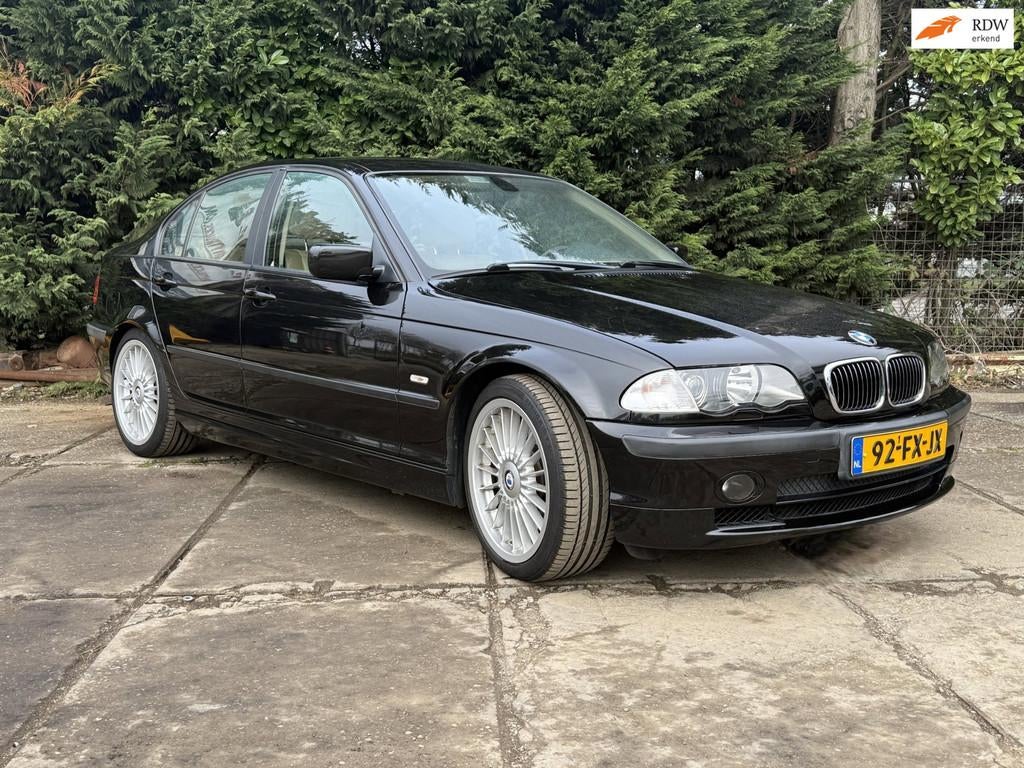 BMW 3-serie 330i Executive Aut I Perfect Onderhouden I Young, Auto's, Automaat, Beige, Zwart, Bedrijf