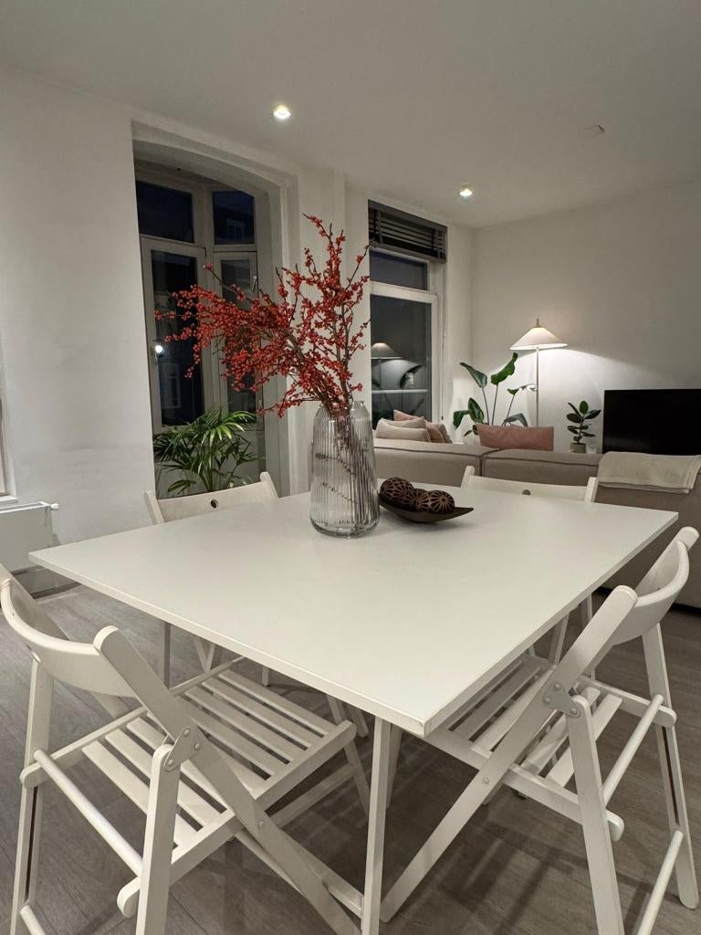 ALL for €50 Dinning Table, Bookshelf and Rack!!, Diensten en Vakmensen, Thuiszorg en Kraamhulp