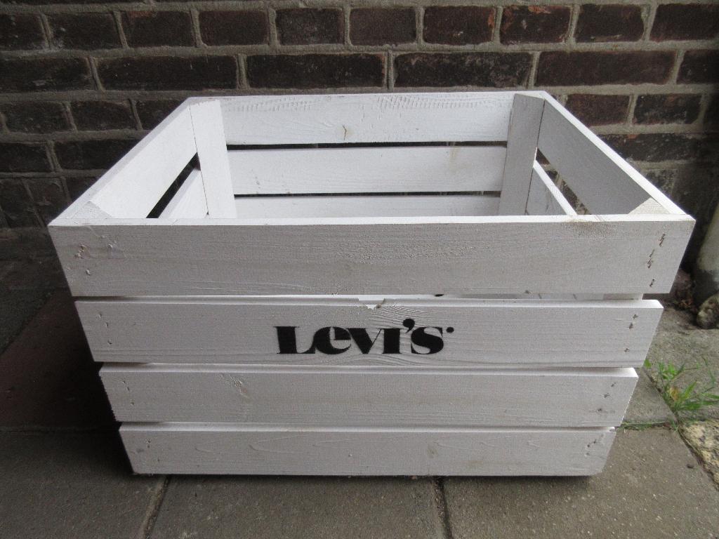 Levi's witte houten kist, Minder dan 50 cm, Gebruikt, 50 tot 100 cm, Ophalen of Verzenden