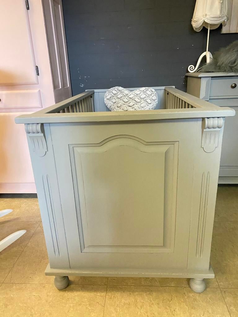 Brocante ledikantje Milou, Kinderen en Baby's, Babywiegjes en Ledikanten, Ophalen of Verzenden, Zo goed als nieuw, Ledikant