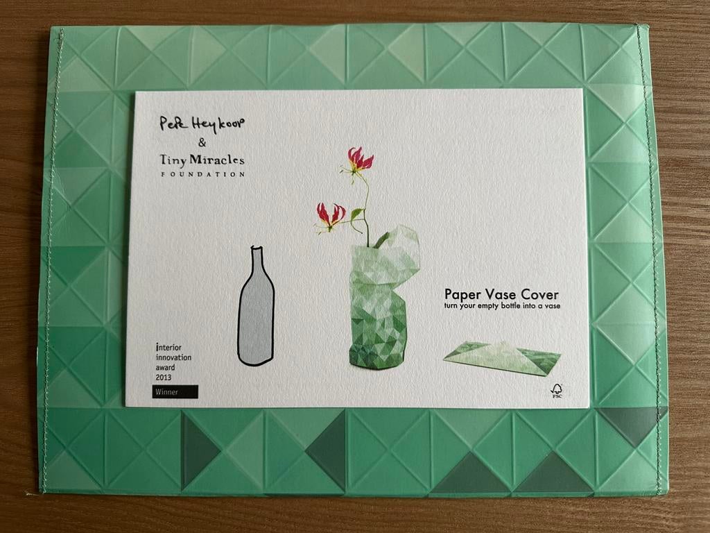 Paper Vase Cover van Pepe Heykoop & Tiny Miracles, Overige materialen, Nieuw, Ophalen of Verzenden, Minder dan 50 cm