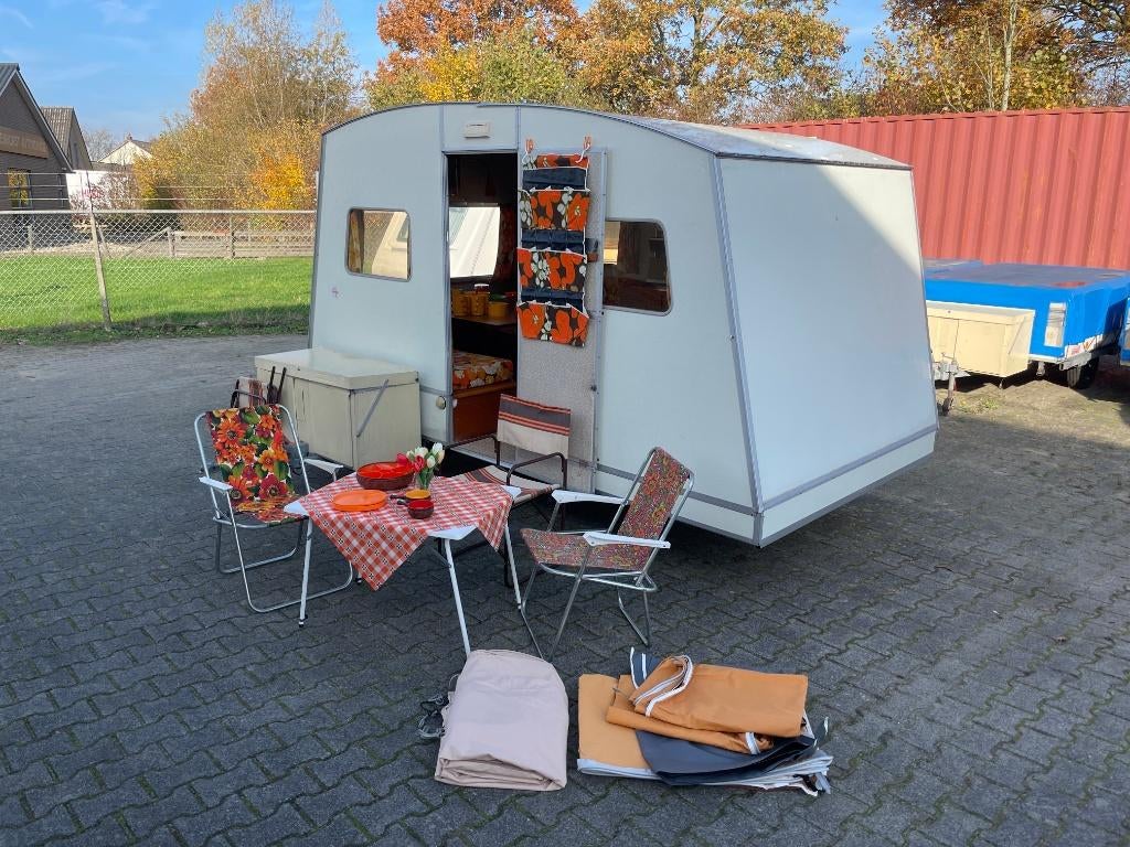 Grootste aanbod van Rapido klap- en hefdakcaravans in Europa, Caravans en Kamperen, Standaardzit, 414 rue des Perrouins, 53101 MAYENNE, France
