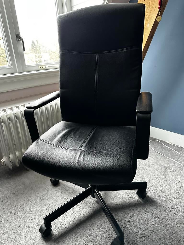 Twee mooie bureaustoelen, Gebruikt, Zwart, Ophalen of Verzenden, Bureaustoel