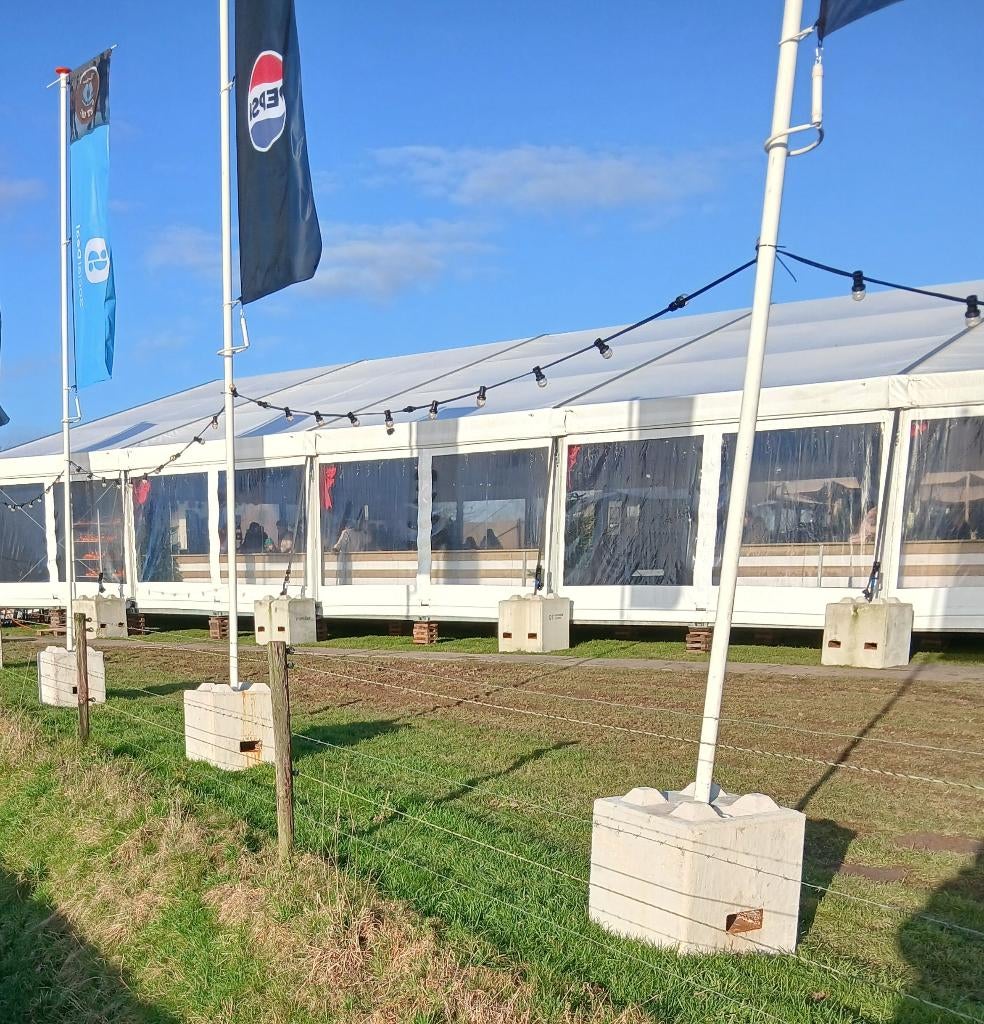 Huur Ballastblok mastvoet betonblok tent verlichting mega, Diversen, Vlaggen en Wimpels, Ophalen, Nieuw