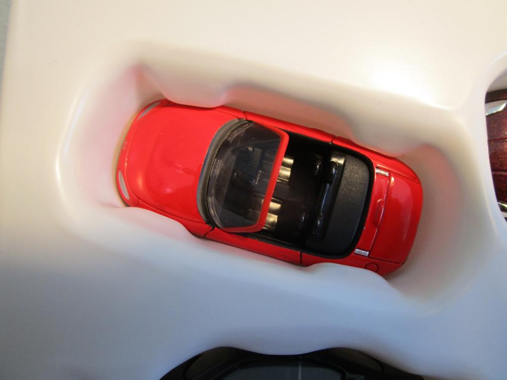 TOMY Mazda en Nissan schaal 1: 57, Ophalen, Zo goed als nieuw, Auto