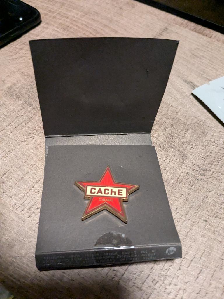 CS:GO Series 2 CACHE Pin met ongebruikte code, Verzamelen, Speldjes, Pins en Buttons, Nieuw, Ophalen of Verzenden