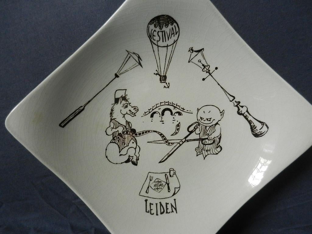 Schaal 77 e lustrum VESTIVAL RU Leiden 1960 Goedewaagen ex 2, Ophalen of Verzenden