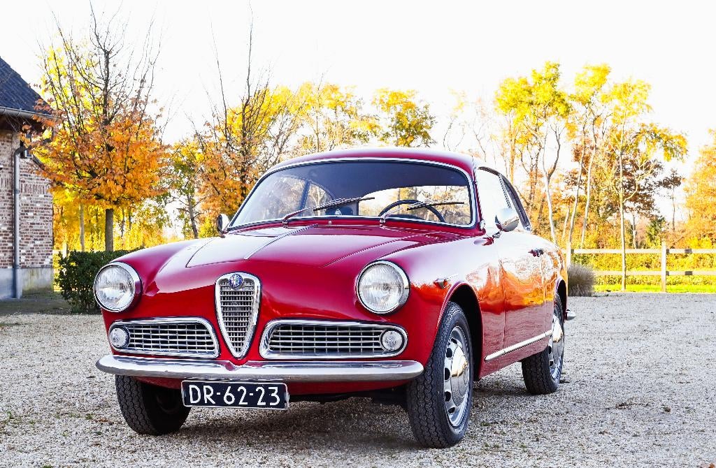 Alfa Romeo Giulietta 1.3 Sprint 1960 Rood, Achterwielaandrijving, 4 cilinders, Leder, Overige kleuren