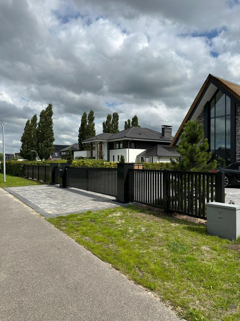 Sierpoorten met Lamellen vulling, Ophalen, Nieuw, IJzer, Sierhekwerk