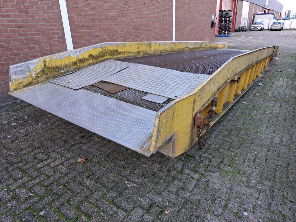 Storax Laadbrug Oprijbrug - 7 Ton Capaciteit, Ophalen