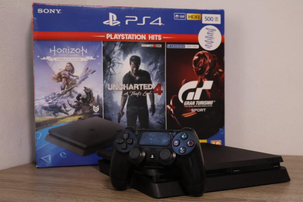 Sony PlayStation 4 SLIM + 1 Controller + 7 Spellen, Ophalen of Verzenden, Zo goed als nieuw, Met 1 controller, Slim