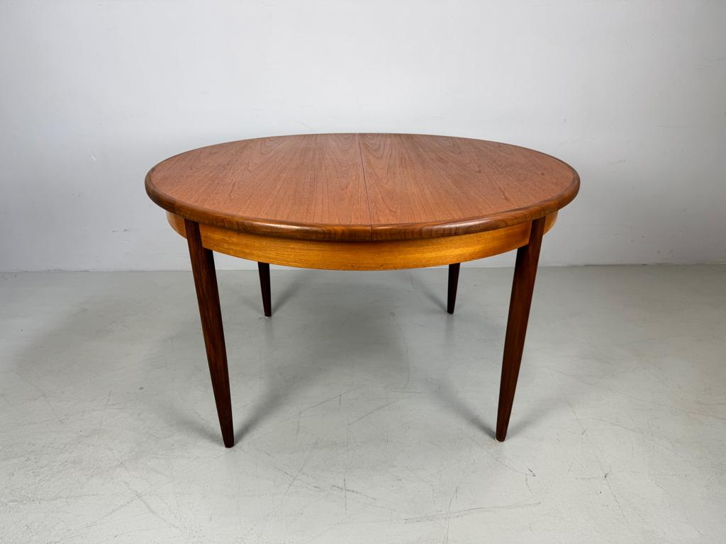 Vintage ronde tafel G-Plan., Ophalen of Verzenden, Zo goed als nieuw, Rechthoekig, 100 tot 150 cm