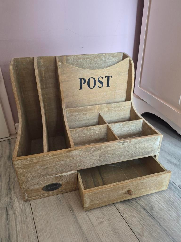 Riverdale organizer postbak, Ophalen