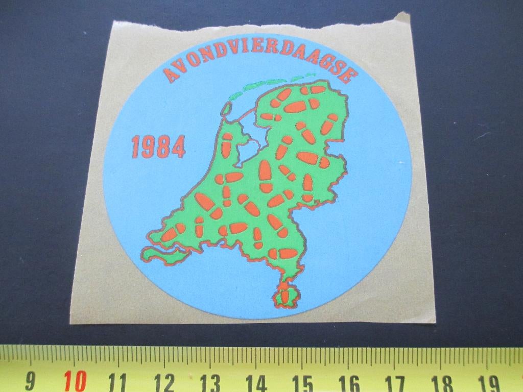 sticker Avondvierdaagse 1984 wandelen, Ophalen, Zo goed als nieuw