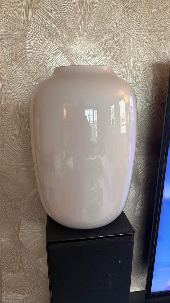 Mooie vaas, Vase the world ivory maat M, Huis en Inrichting, Woonaccessoires | Vazen, Ophalen, Overige kleuren, Minder dan 50 cm