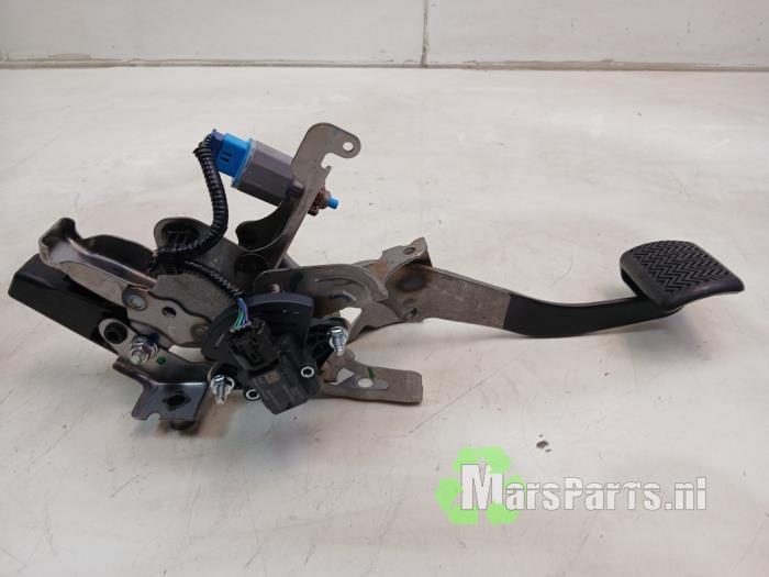 Rempedaal van een Toyota Yaris, Auto-onderdelen, Interieur en Bekleding, Gebruikt, -, -, Ophalen of Verzenden