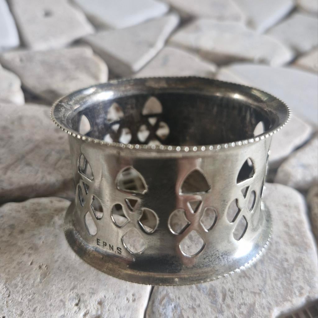 Antieke EPNS servetring met opengewerkt design, Antiek en Kunst, Antiek | Bestek, Ophalen of Verzenden