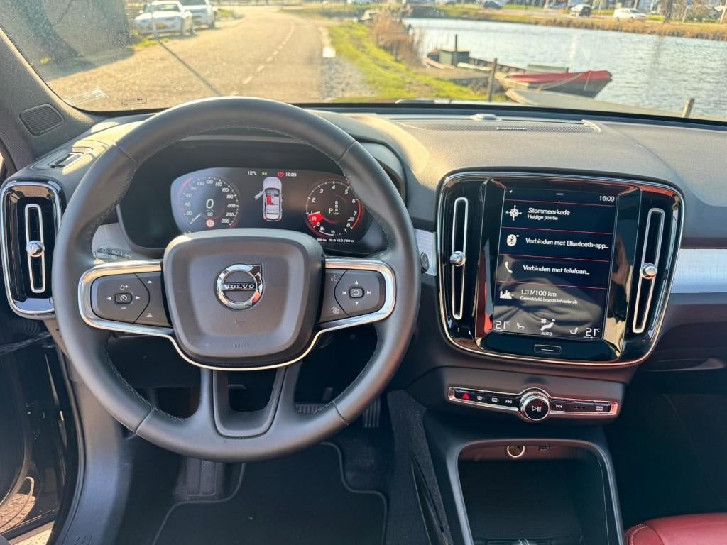 Volvo XC40 2.0 T4 190pk AUT8 PANO H&K Dealeronderhouden, Auto's, 1800 kg, Euro 6, 1969 cc, USB