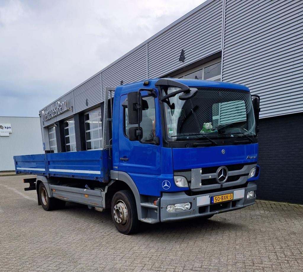 Te koop mercedes benz artego, Auto's, Euro 5, Achterwielaandrijving, Zwart, Particulier