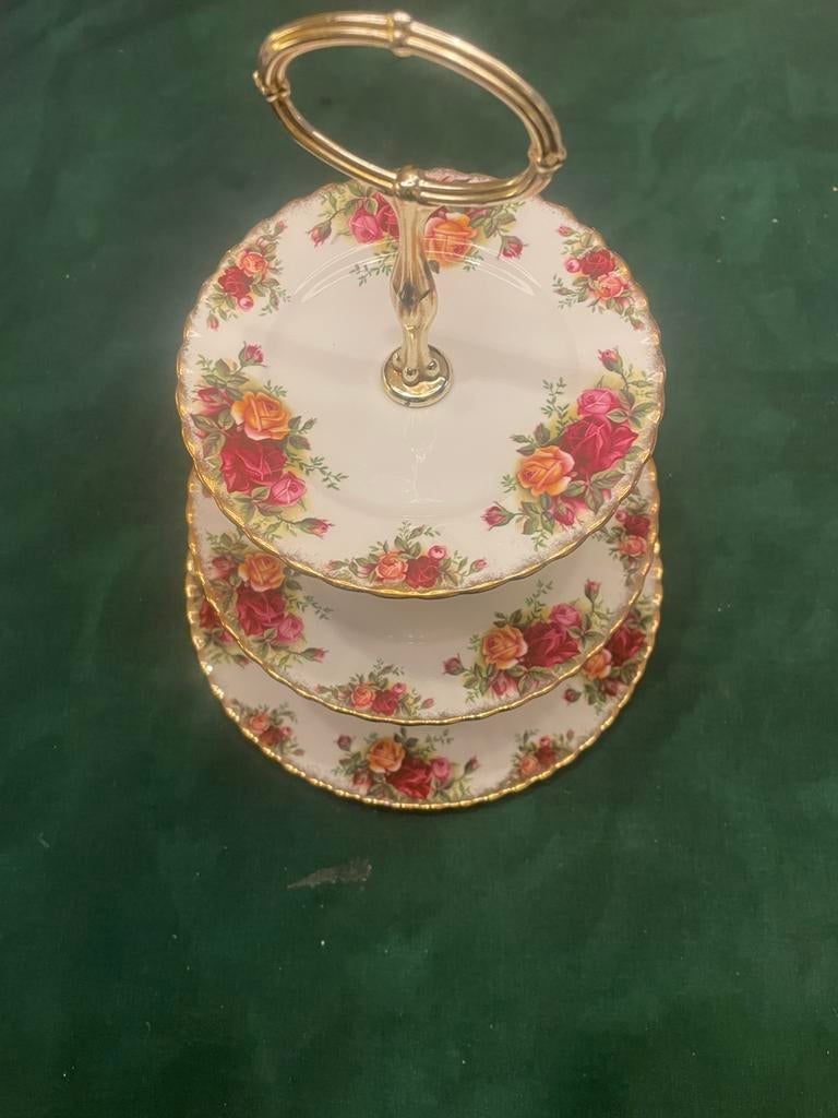 Royal albert “ old country roses” etagere, Ophalen, Zo goed als nieuw, Overige stijlen, Kop(pen) en/of Schotel(s)