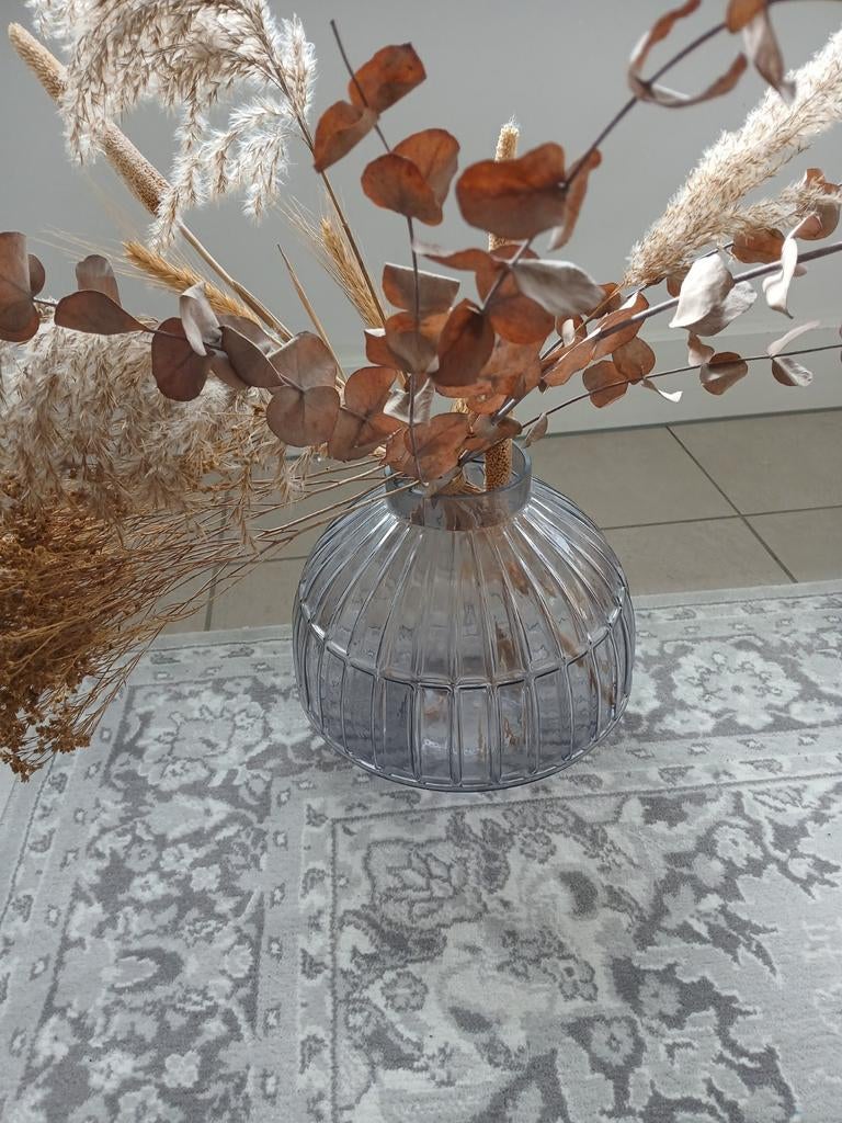 Vaas met droogbloemen, Ophalen