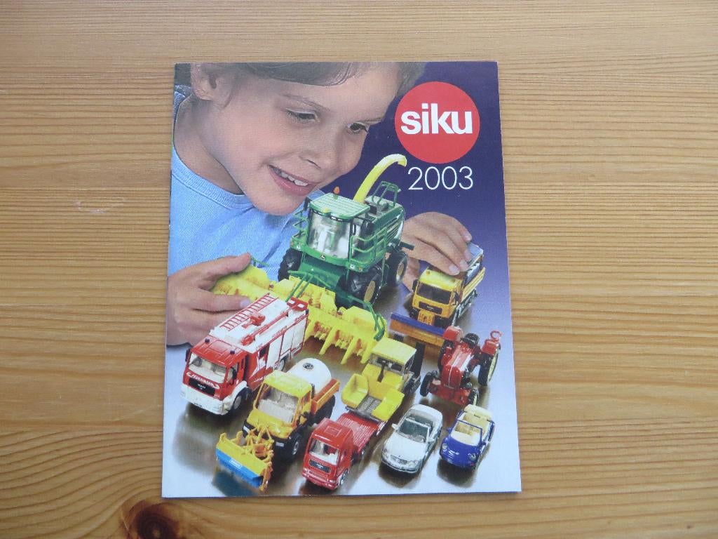 Siku Catalogus 2003, Hobby en Vrije tijd, Modelauto's | 1:43, Ophalen of Verzenden, Zo goed als nieuw, Tractor of Landbouw, SIKU