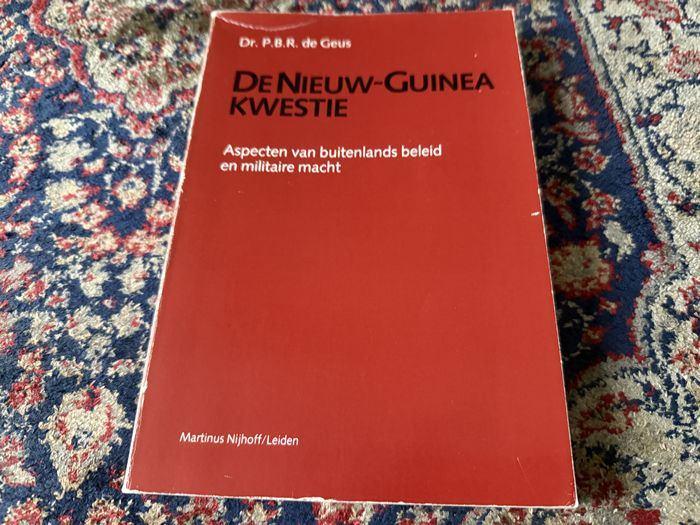 De Nieuw-Guinea Kwestie. Aspecten van Buitenlands beleid en, P.B.R. de Geus., Ophalen of Verzenden, 20e eeuw of later, Gelezen
