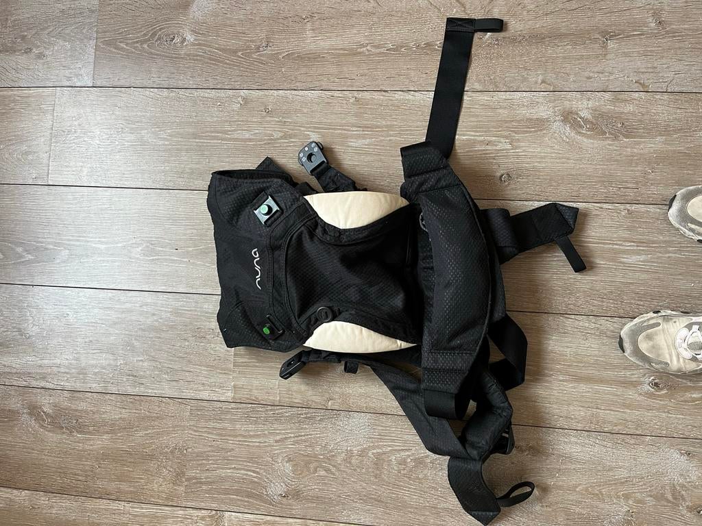 Nuna draagzak zwart, Kinderen en Baby's, Babydragers en Draagdoeken, Buik of Rug, Zo goed als nieuw, Draagzak, Ophalen