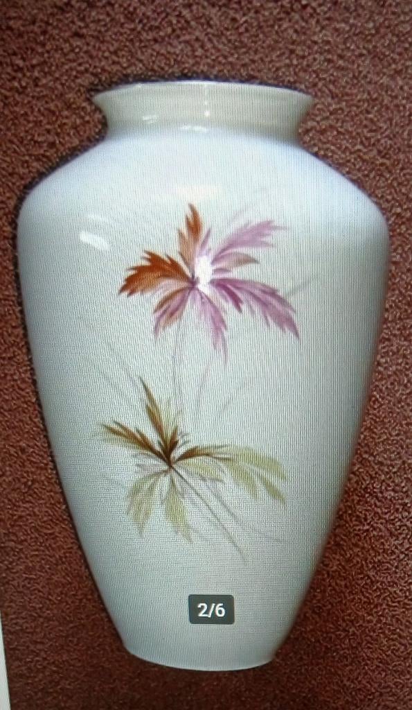 Vaas  (Hutschenreuther) 251/35, Overige kleuren, Aardewerk of Porselein, Nieuw, Ophalen of Verzenden