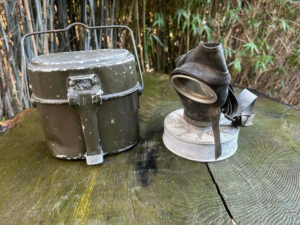 Set gasmasker + Duitse veldfles WOII, Verzamelen, Militaria | Tweede Wereldoorlog, Ophalen of Verzenden, Duitsland, Overige typen