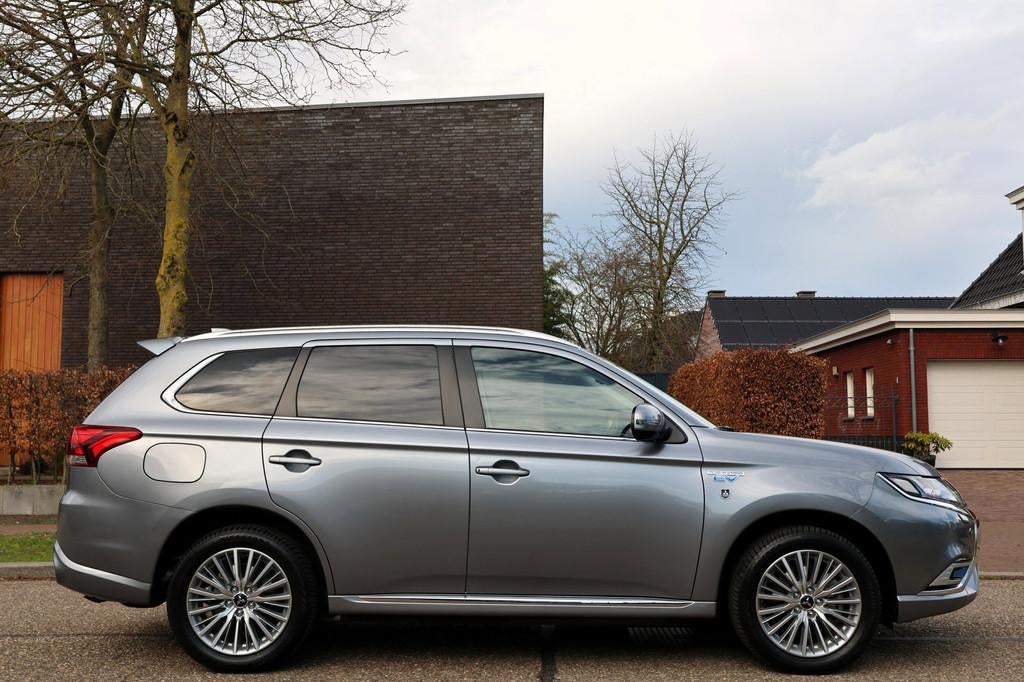 Mitsubishi Outlander 2.4 PHEV Intense+ | NAVI | CLIMA | CRUI, Automaat, Euro 6, 4 cilinders, 120 €/maand