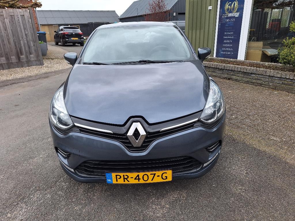 Renault Clio Energy TCe 90pk Eco2 S&S 2017 Grijs, Voorwielaandrijving, 898 cc, Stof, 49 €/maand