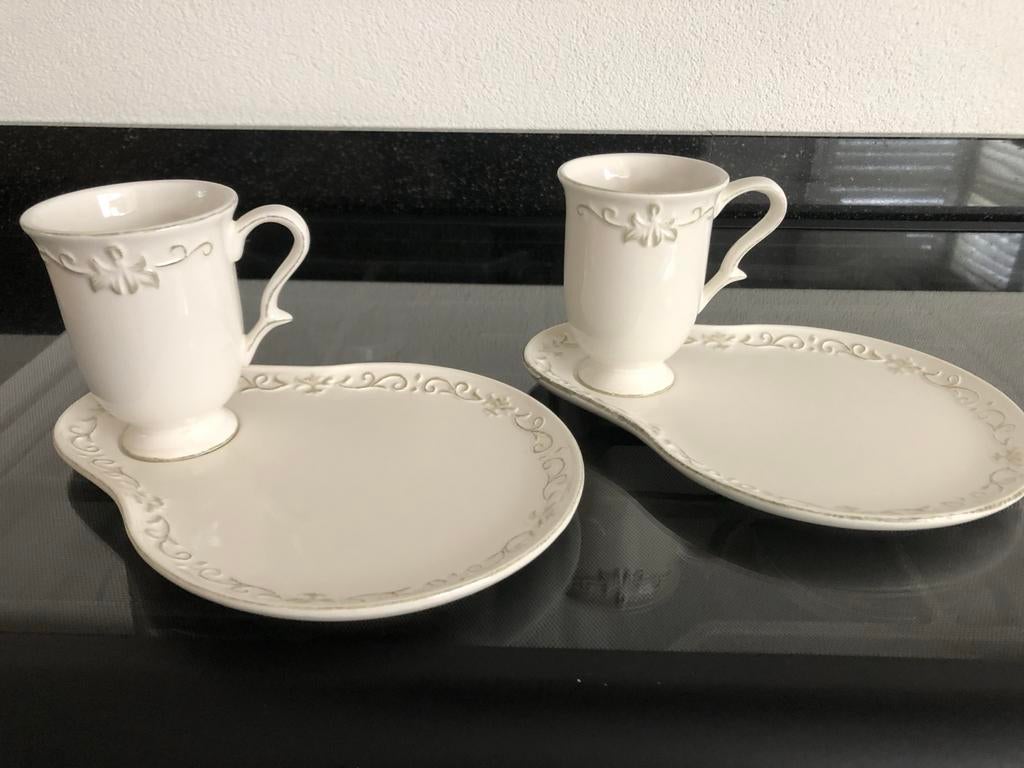 Riverdale Collection: 2 Grote Bekers met Schotel voor Gebak, Keramiek, Ophalen of Verzenden, Zo goed als nieuw, Overige stijlen