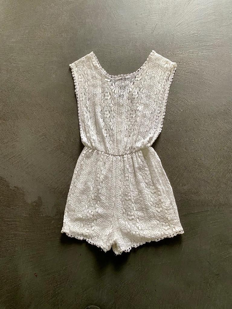 J395 Wit kant kort jumpsuit maat XS=34 overall korte broek, Wit, Ophalen of Verzenden, Zo goed als nieuw, Glamorous
