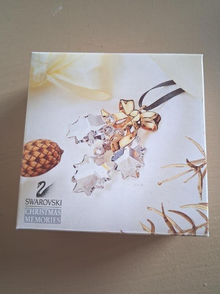 Swarovski kerstdecoratie hulst met strik, Verzamelen, Swarovski, Ophalen of Verzenden, Zo goed als nieuw, Figuurtje